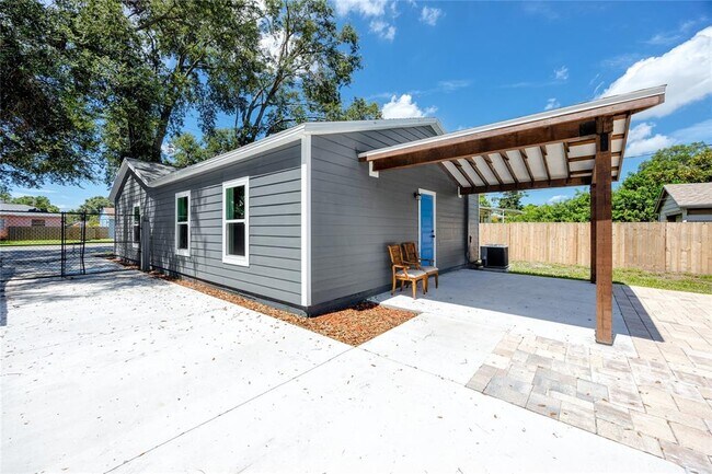 Building Photo - 2859 38th Ave N