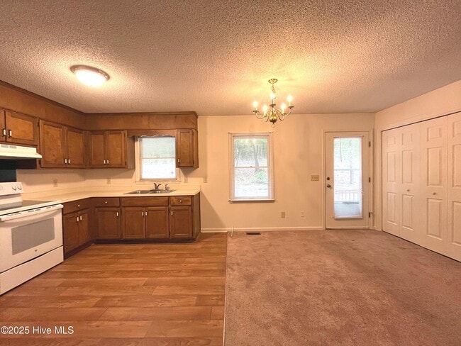Building Photo - 902 Heather Trail