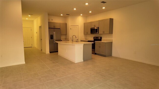 Building Photo - 2207 Portrait St