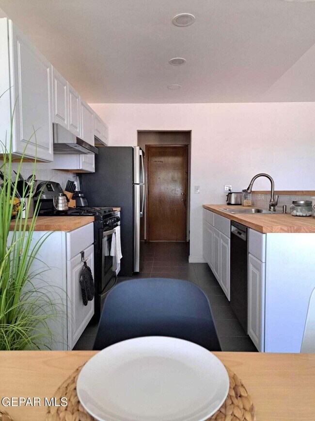 Building Photo - 817 Centennial Dr