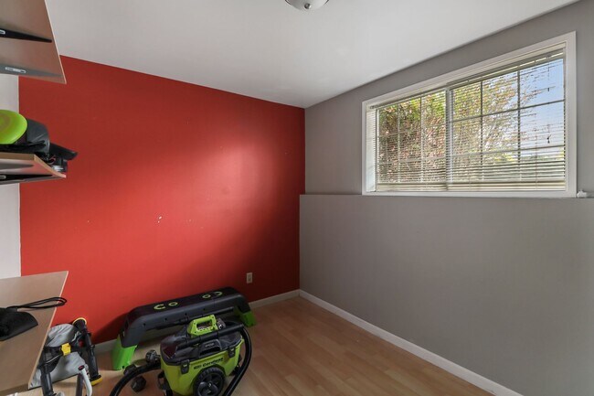 Building Photo - 2 Bed 2 Bath - Craftsman Condo - NAS Whidbey