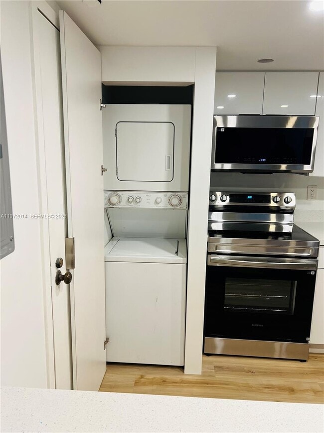 Building Photo - 2333 Brickell Ave