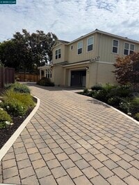Building Photo - 110 Julia Lp
