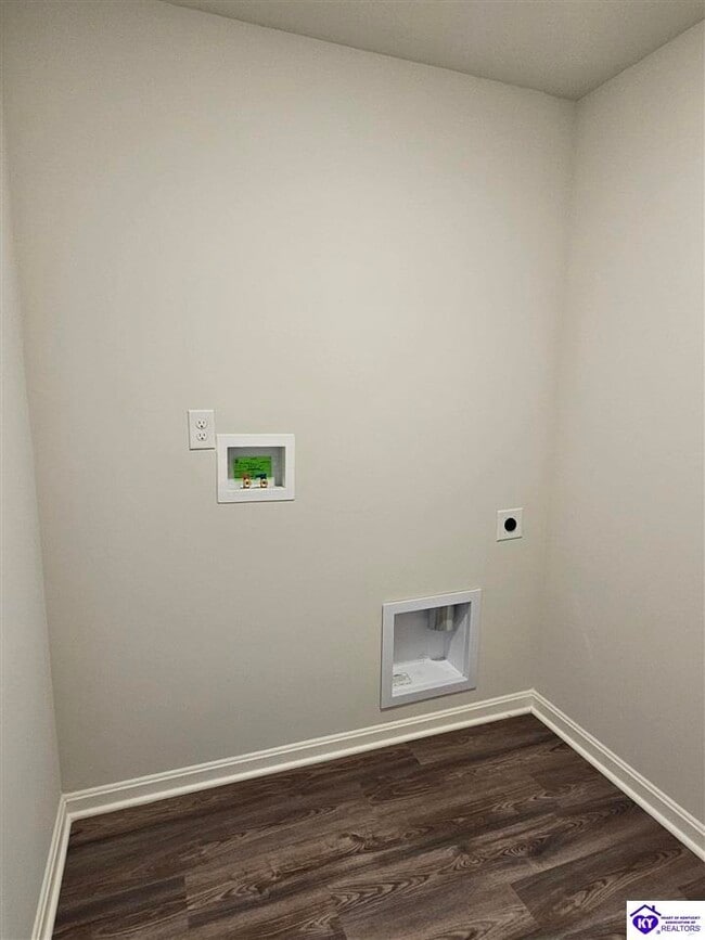 Building Photo - 601 Ashwood Ave