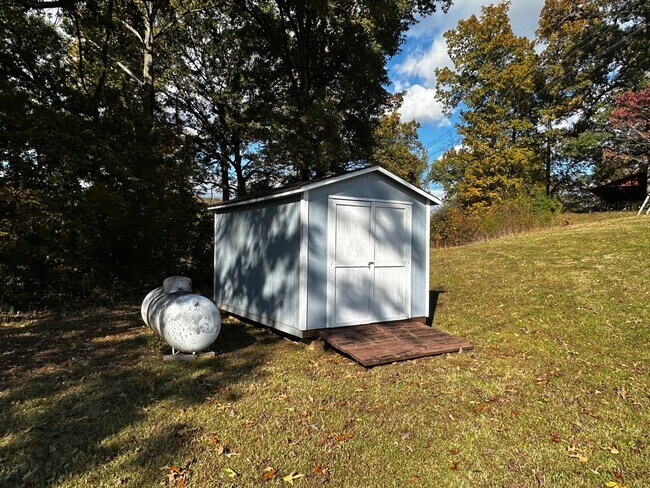 Building Photo - Spacious 4 bedroom/2 bath home for rent - ...