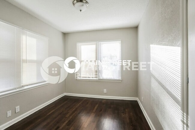 Building Photo - 3 Bedroom Pet-Friendly Home in KANSAS CITY...