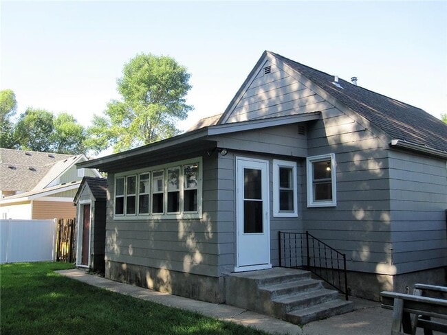 Building Photo - 376 Pierson Ave S