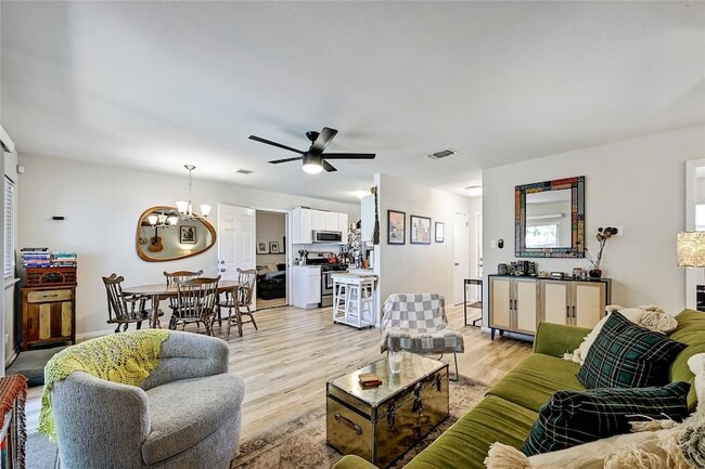 Building Photo - 9702 Oriole Dr