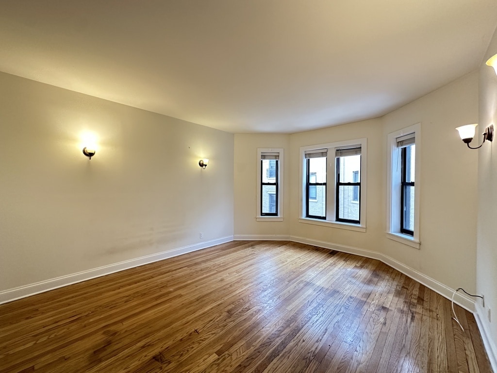 Building Photo - 4039.5 N Ashland Ave