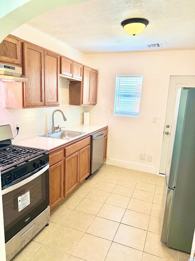 Building Photo - 2536 NW 21st, Okla