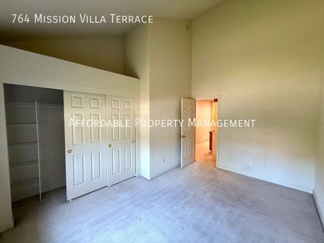 Building Photo - 764 Mission Villa Terrace