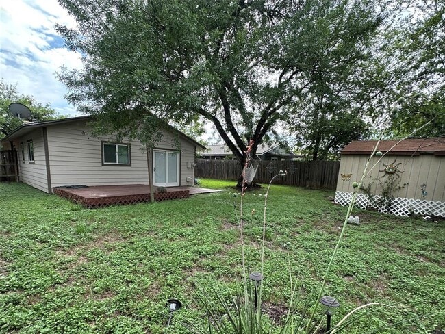 Building Photo - 6004 Palm Cir