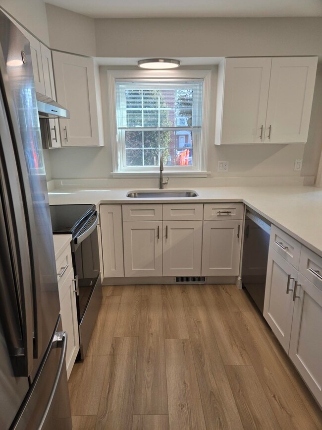 Building Photo - 2136 Rugen Rd