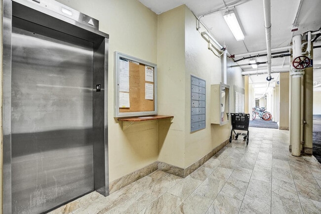 Building Photo - 132 Lakeshore Dr