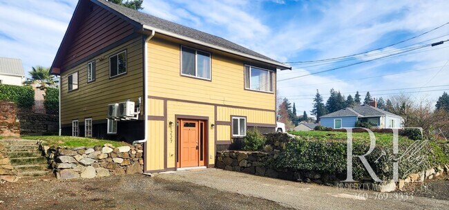 Primary Photo - Quality Remodeled 2-Bed in Prime Location