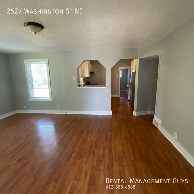 Building Photo - 4 Bedroom Home! Updated Kitchen and Office!