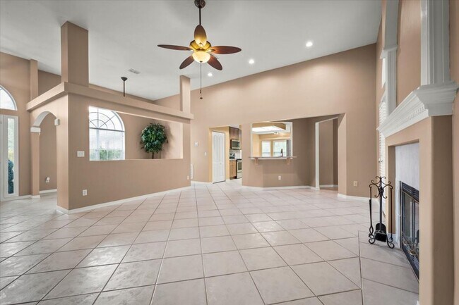 Building Photo - Beautiful 4BR Home with Fireplace, Screene...