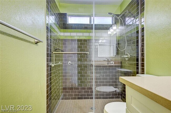 Building Photo - 760 Thousand Oaks Dr