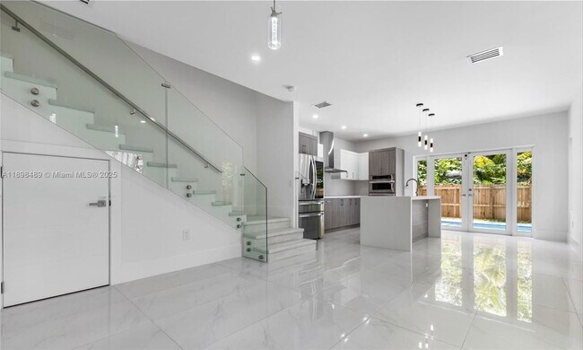 Primary Photo - 3140 Carter St