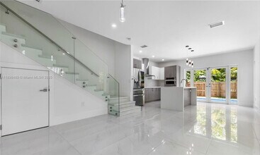 Building Photo - 3140 Carter St