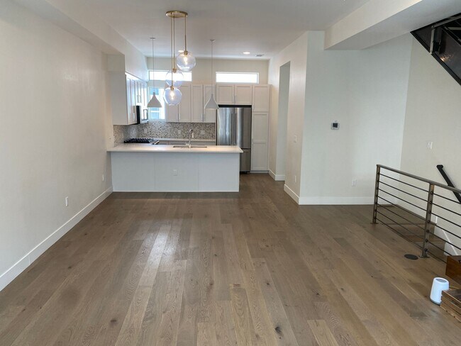 Building Photo - Gorgeous, Modern 3 Bedroom 4 Bathroom Townhouse Near Sloan's Lake