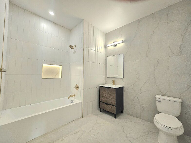 Building Photo - 19 Livingston St