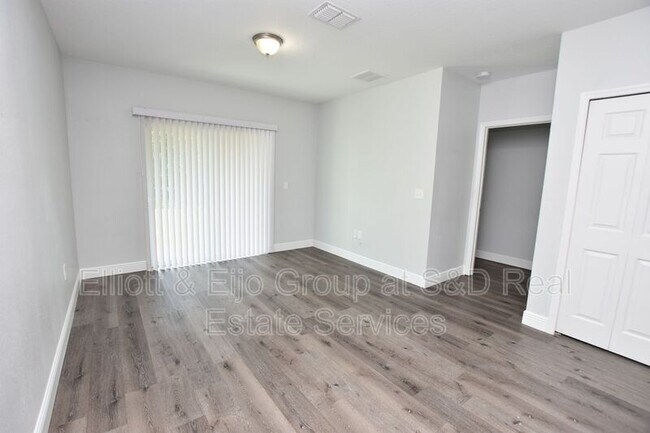 Building Photo - 525 Albatross Dr