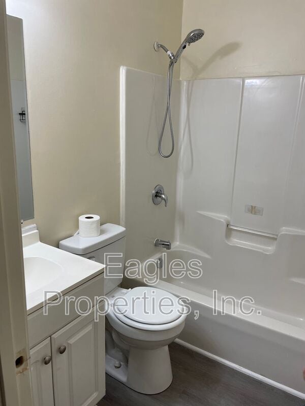 Building Photo - 1209 N John St