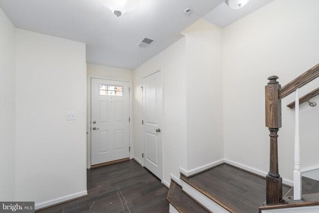 Building Photo - 3223 Clear Spring Dr