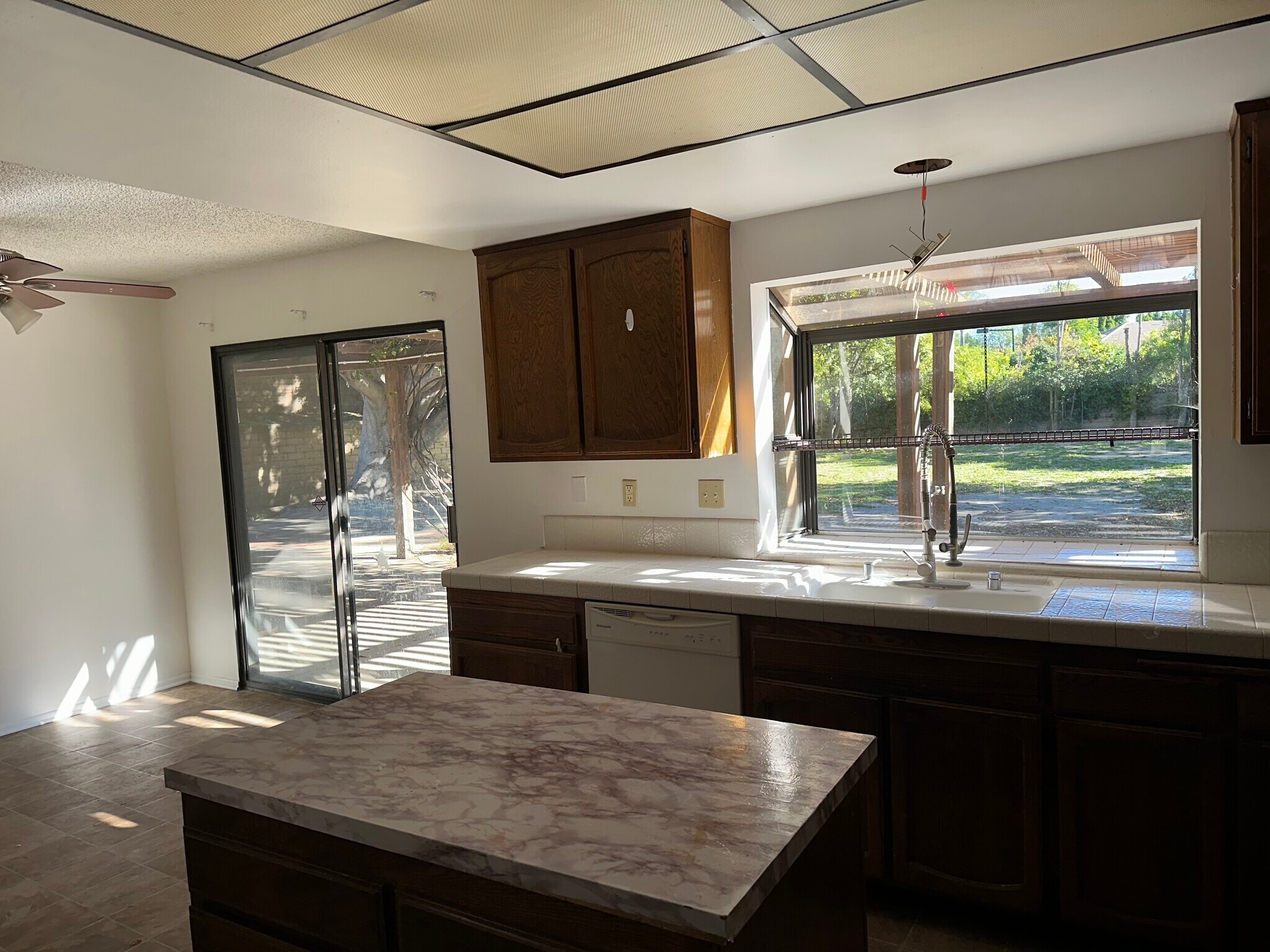 Building Photo - 10438 Cozycroft Ave