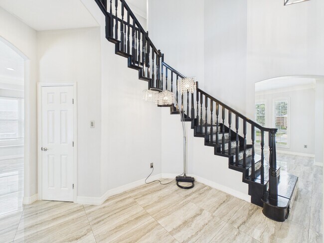 Building Photo - 6206 Canyon Run Ct