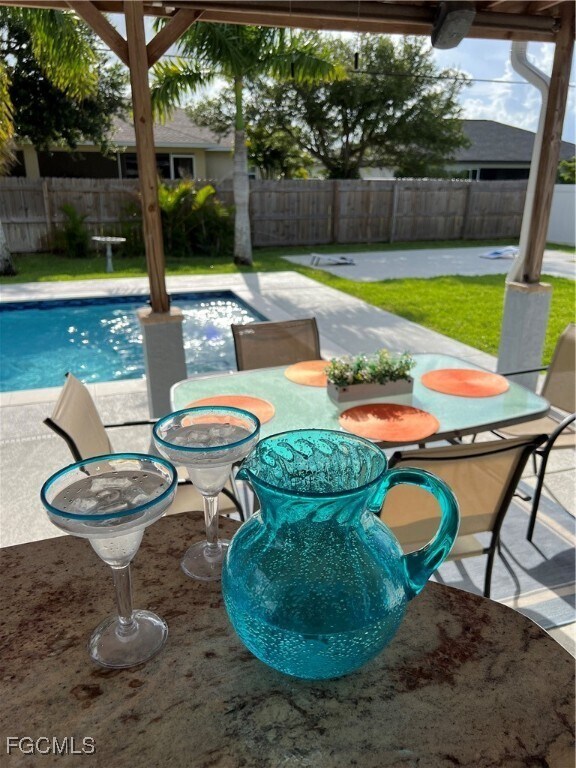 Building Photo - 852 NE 7th Pl