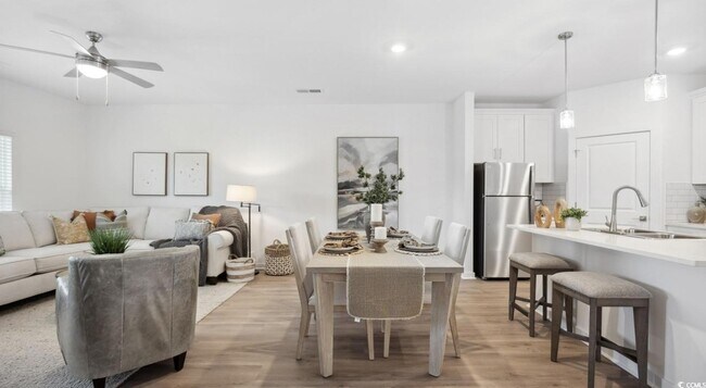 Building Photo - 31 Quaker Rdg Dr