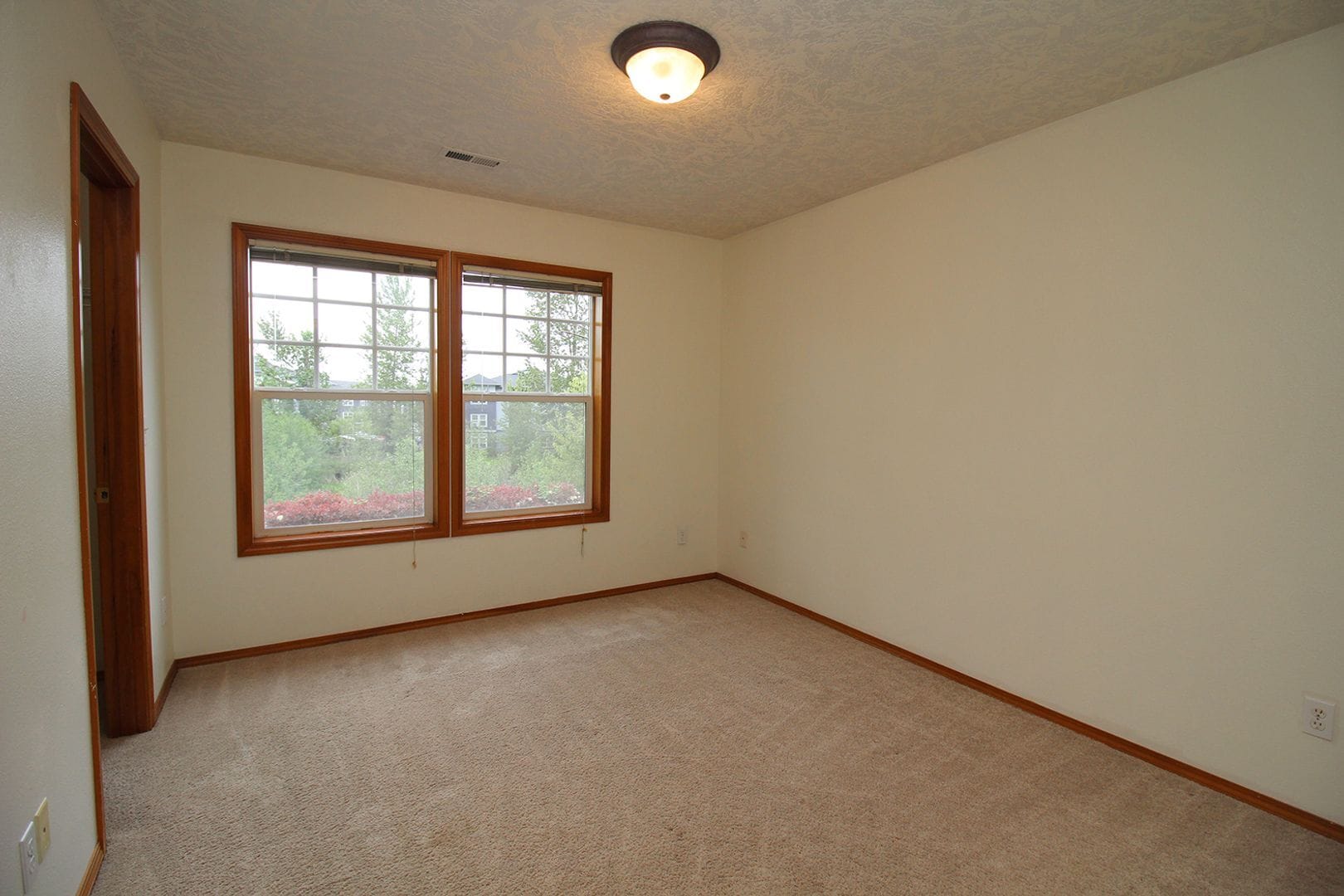 Building Photo - 22032 NE Chinook Way