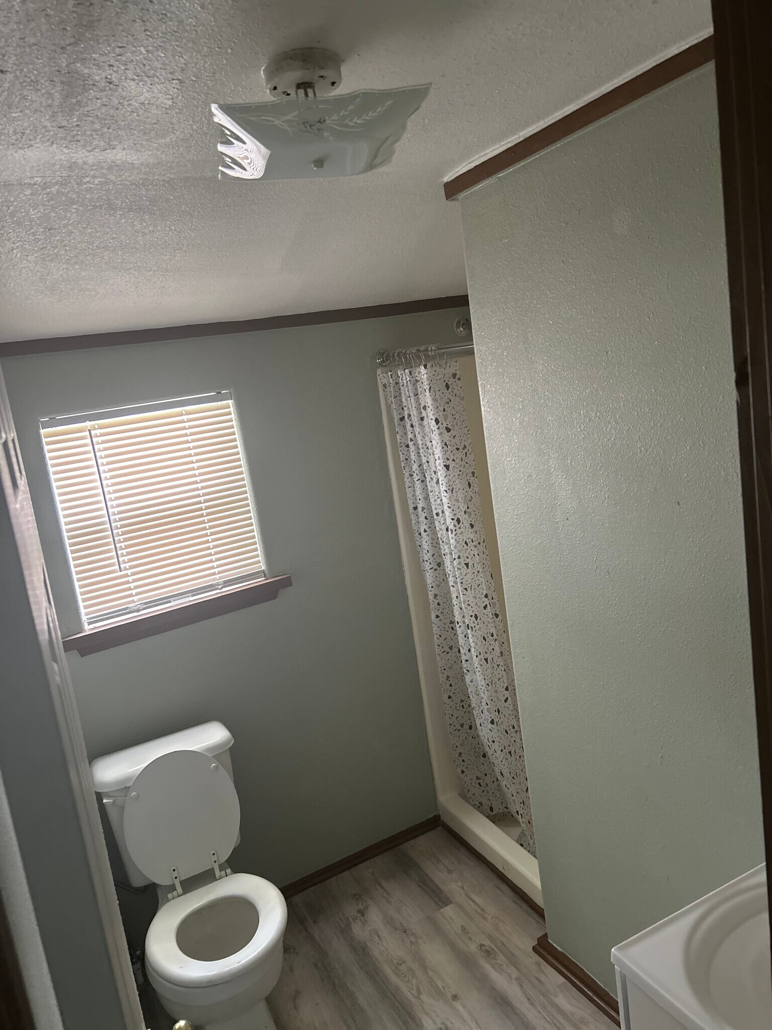 Bathroom - 806 N Berry St