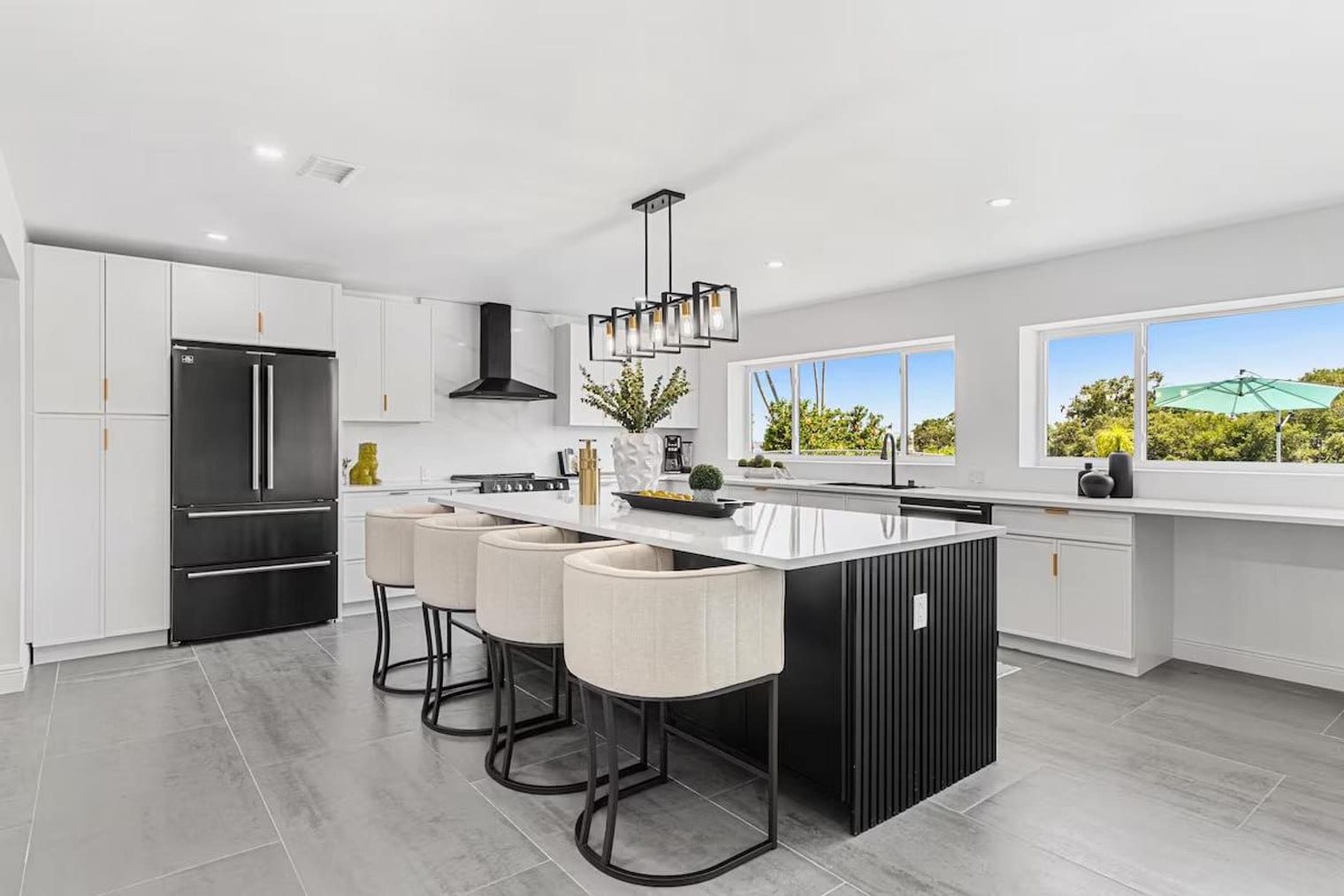 Building Photo - 650 69th Ave S