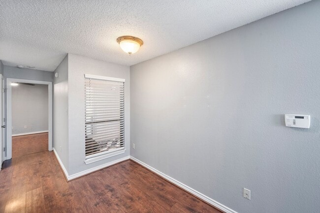 Building Photo - North Alington Condo close to the Entertainment District