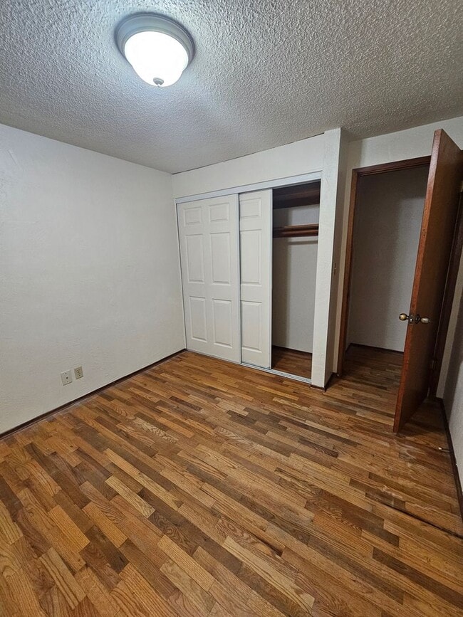 Building Photo - Home in Ideal Location with Large Backyard!