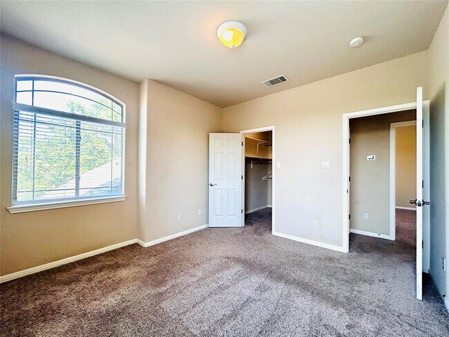 Building Photo - 2501 Farleigh Ln