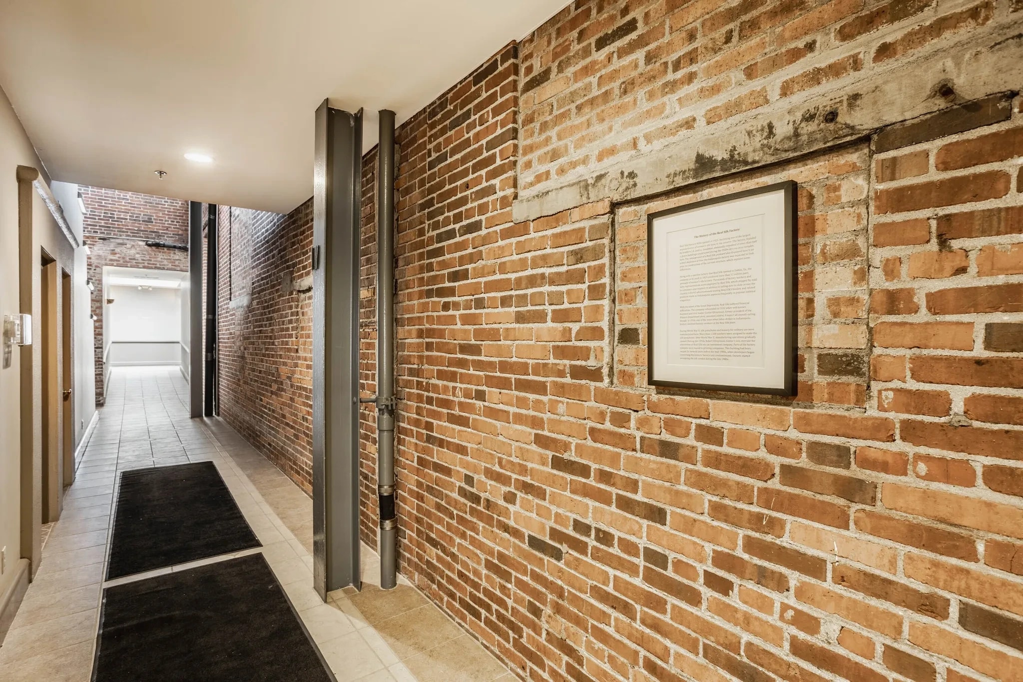 Building Photo - 611 N Park Ave