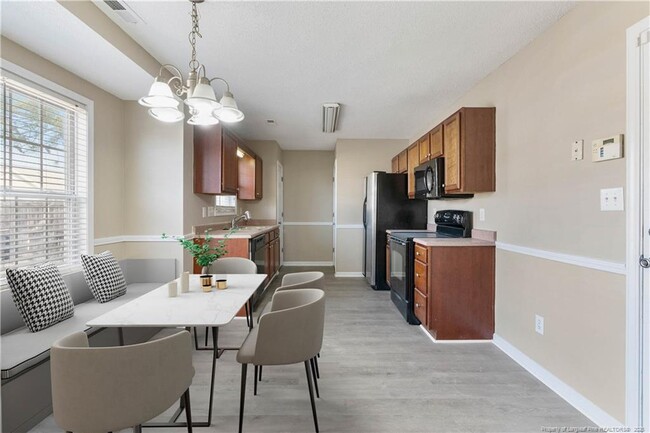 Building Photo - 1456 Middlesbrough Dr