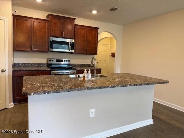 Building Photo - 323 Moray Dr