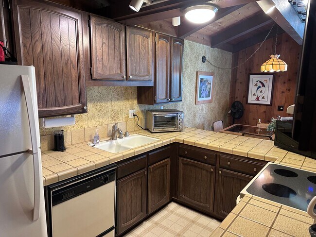 Building Photo - 3252 Chateau Rd