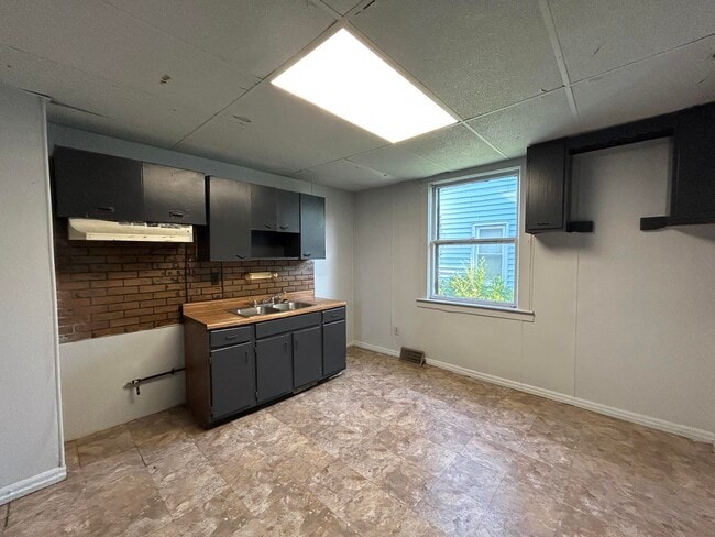 Building Photo - 907.5 Jewell-