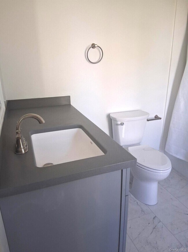 Building Photo - 11 Cedar St