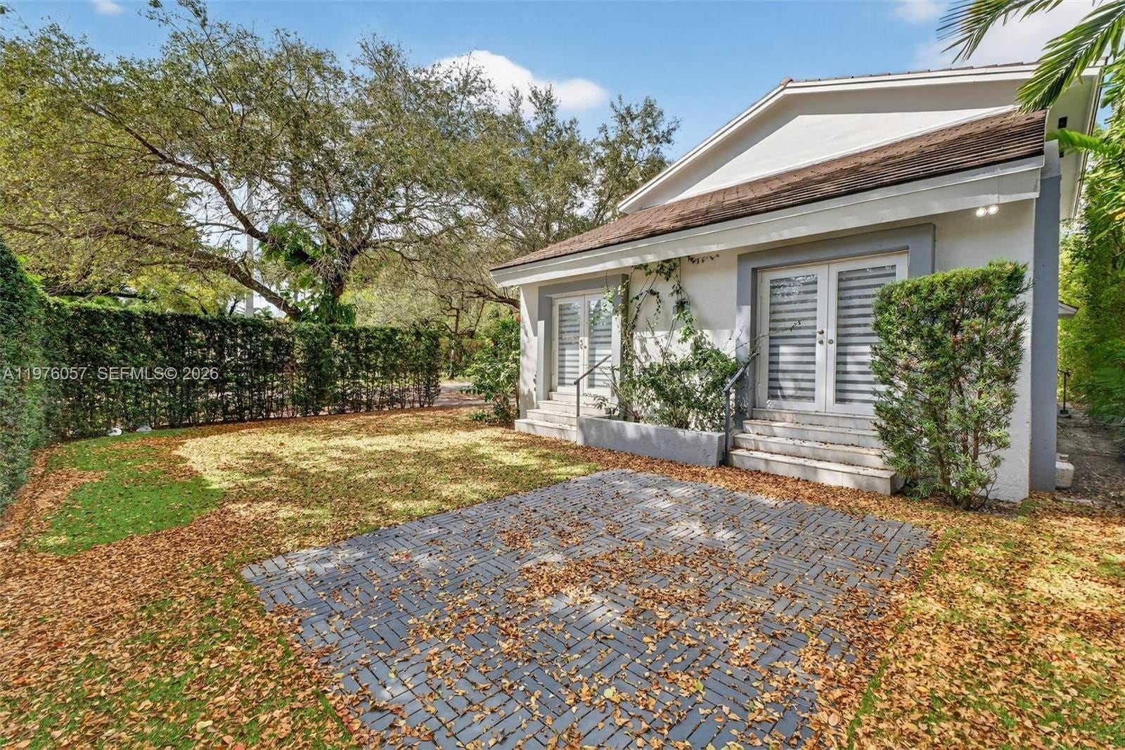 Building Photo - 3231 Salzedo St