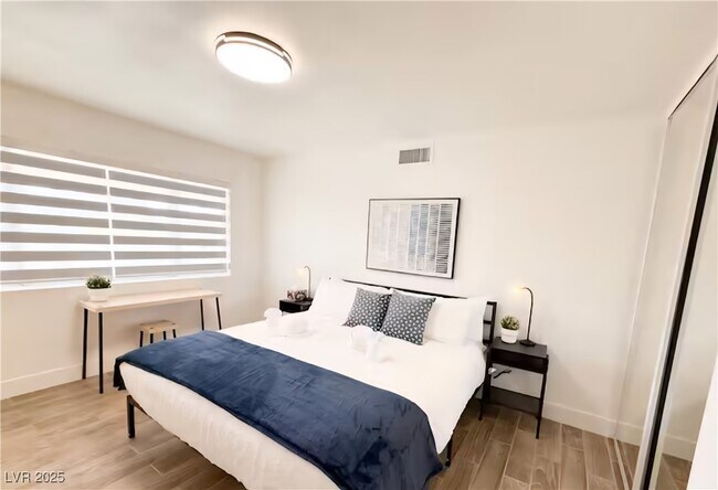 Building Photo - 6969 Paddington Way