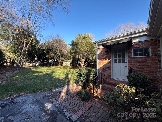 Building Photo - 3917 Kitley Pl