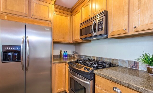 Building Photo - 1833 Fox Hills Dr