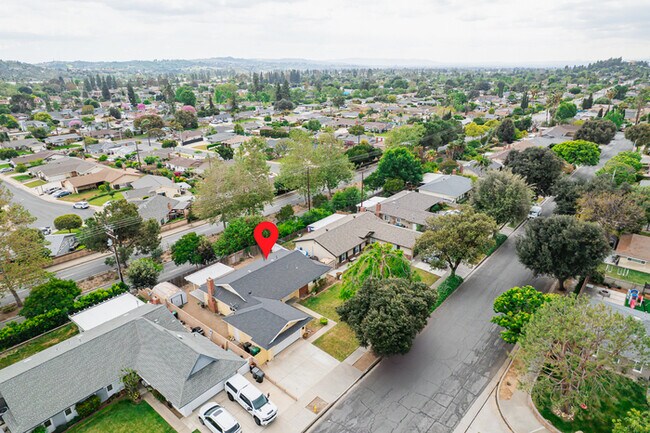 Building Photo - Beautifully Renovated 3BR/2BA Single-Story...